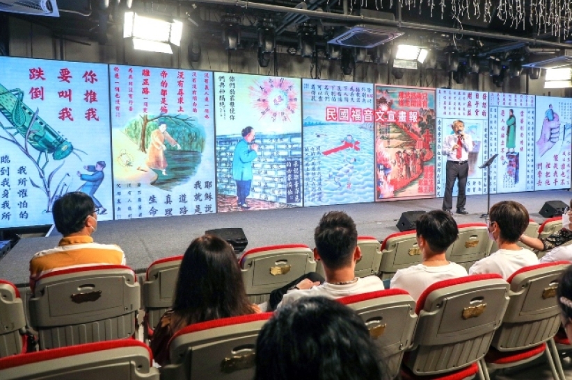 影音使团：吴桂行传道与康熙皇帝、说书人分享宣教文化宝藏