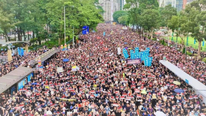 聖詩飄揚海內外 和平呼喚二百萬遊行者