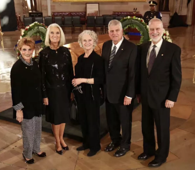 葛培理靈柩安放國會供瞻仰 墓誌銘：主耶穌基督福音傳道人