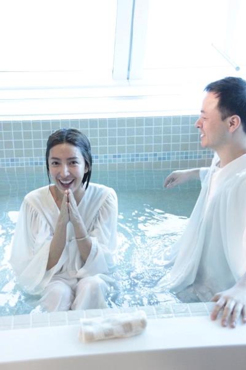 台灣藝人楊謹華生日受洗象徵「基督裡重生」