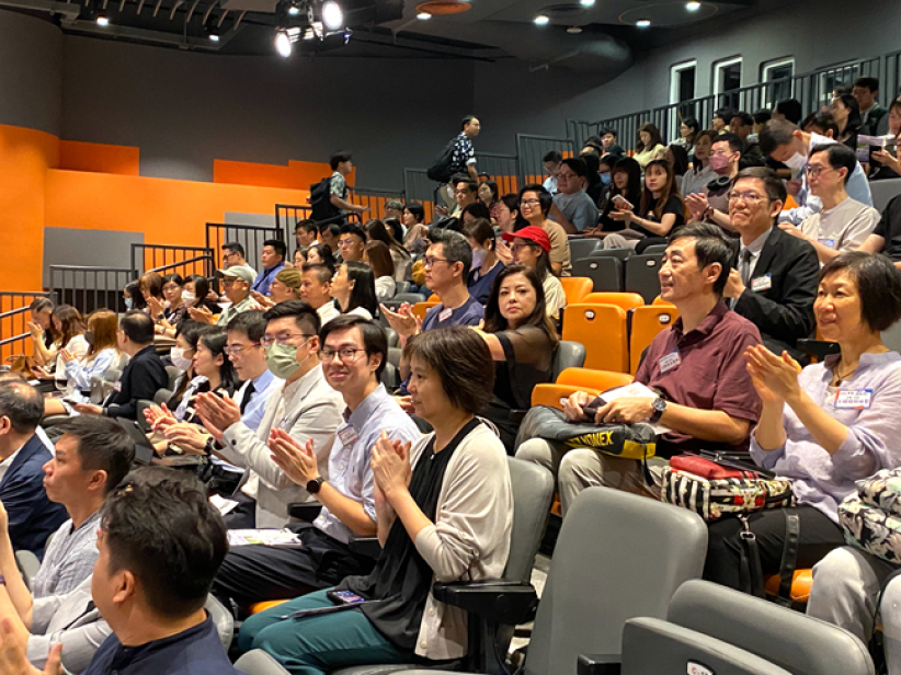 「家庭學術論壇」發佈親職教養研究：父母情緒對家庭影響大