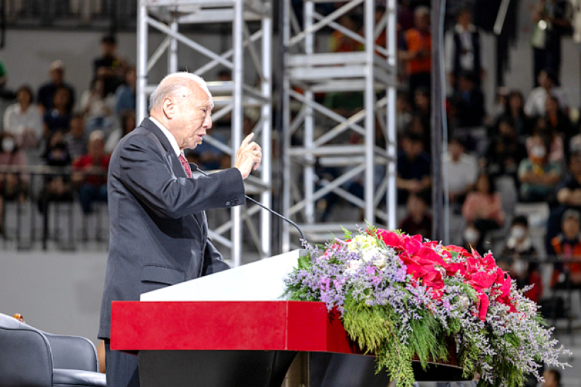 唐崇榮牧師聖誕節佈道會吸引上萬信徒 呼籲會眾聚焦耶穌