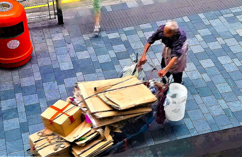 拾荒者月收入千元：社工協助再就業 學者盼拾荒工作正規化  　