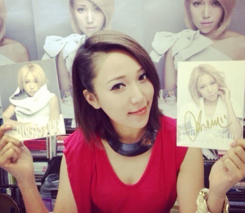 钟舒漫：在主流乐坛为主发亮