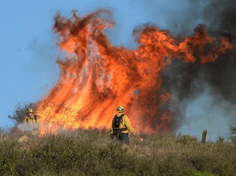 南加州山火燒毀一萬英畝 數千人撤離  