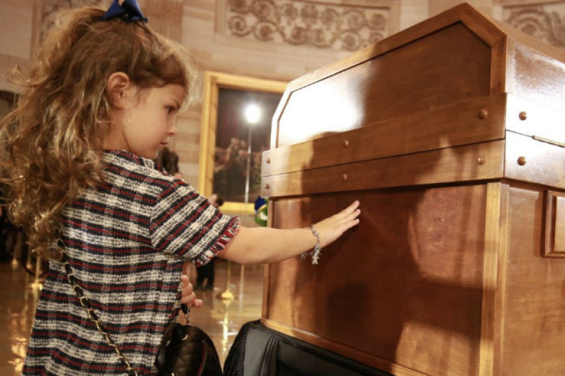 葛培理靈柩安放國會供瞻仰 墓誌銘：主耶穌基督福音傳道人