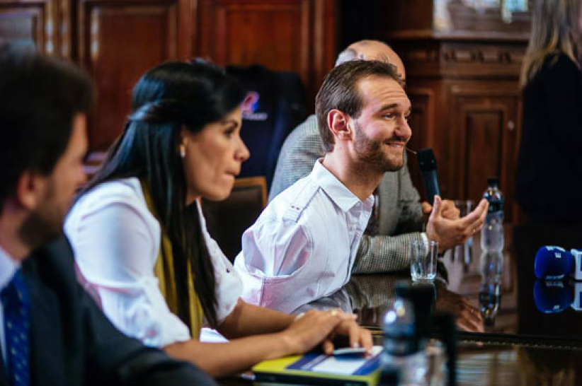 無肢勇士力克胡哲烏拉圭總統官員談信仰