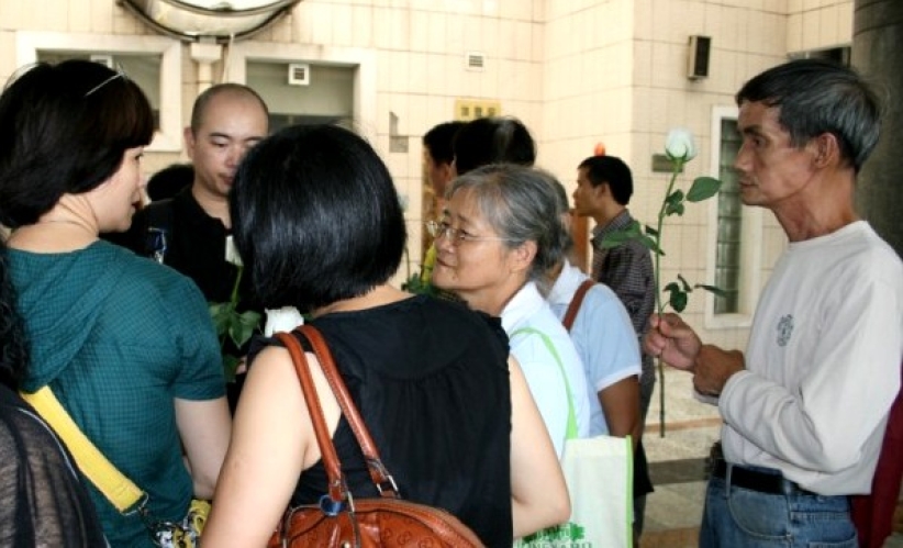 數千家庭教會基督徒雨中淚別林獻羔