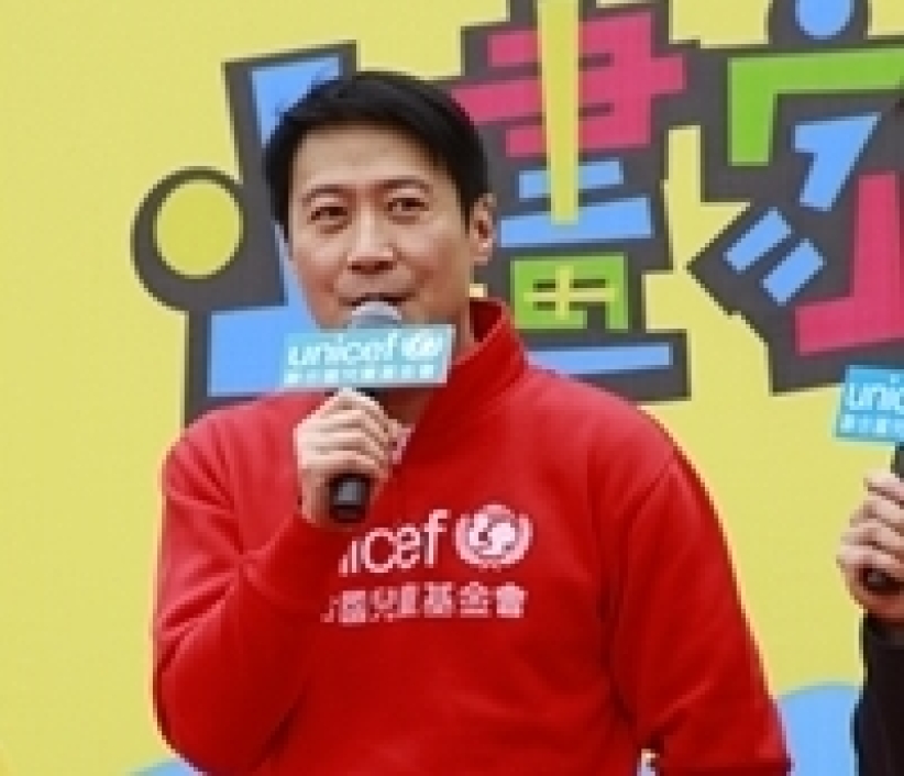 2000名小画家维园善举 筹50万支持玉树重建