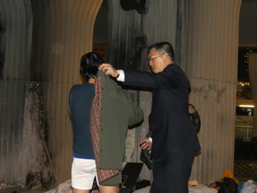 租金飆升上樓難 救世軍為露宿者添衣送暖