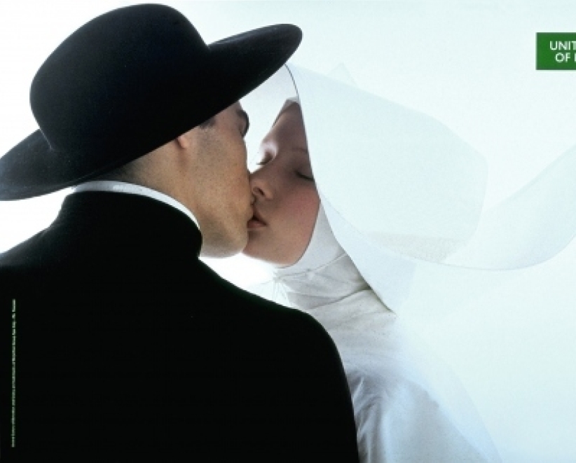 教宗與回教領袖「被逼和諧」廣告照觸怒教廷