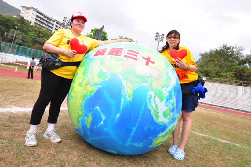 「苦力議員」「饑饉小兄弟兵」挨餓30小時助貧童