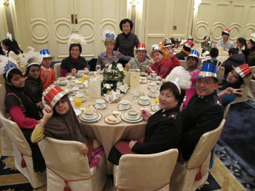 救世軍及半島酒店與本地弱勢兒童共渡新禧