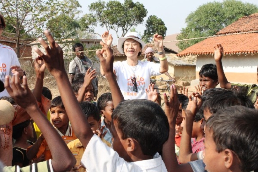 張艾嘉隨宣明會訪印度 領會分享原是雙倍的幸福