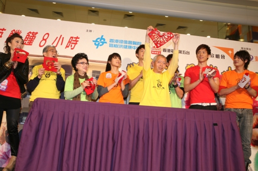 「耆英饑饉8小時」啟動禮 齊拼大砌圖 展示樂建內地校園 