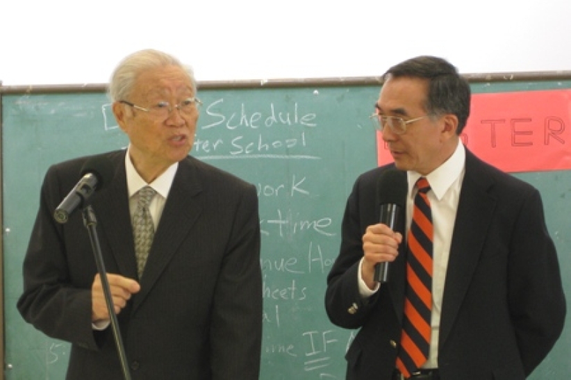 《和合本修訂版》訪問團向三藩市教會介紹四大原則 