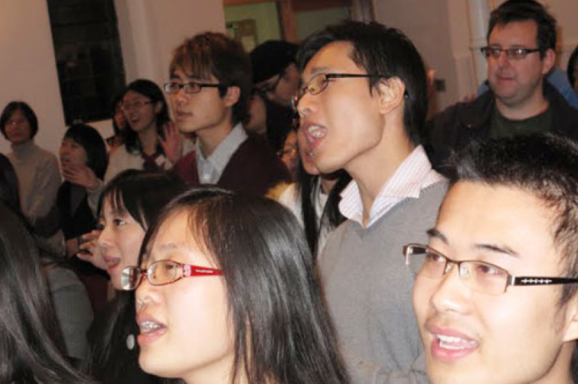 泥土音樂首次英國行 向數百中國學子佈道