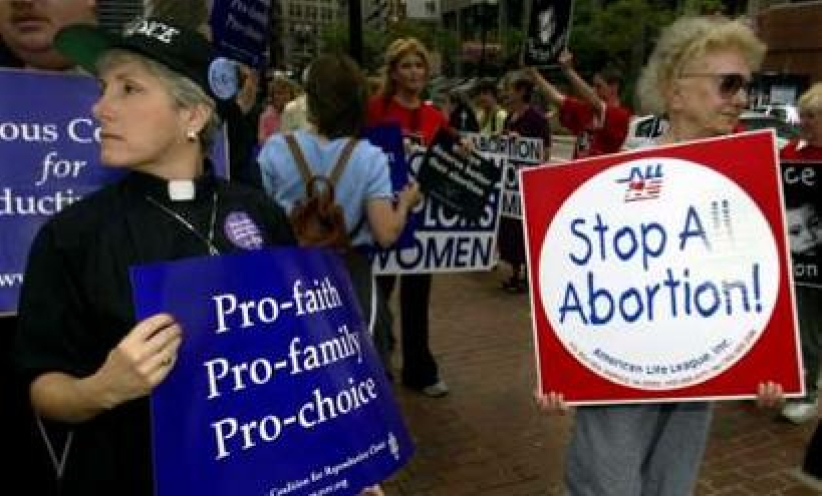 維護生命示威者在美國民主黨全國代表大會門前抗議