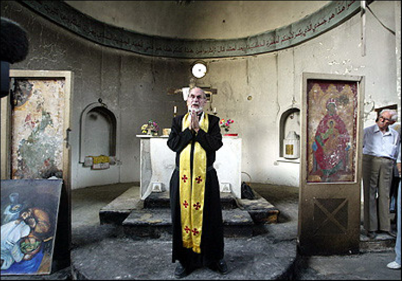 连环爆炸案发生后，伊拉克基督徒仍然回到教堂做主日礼拜