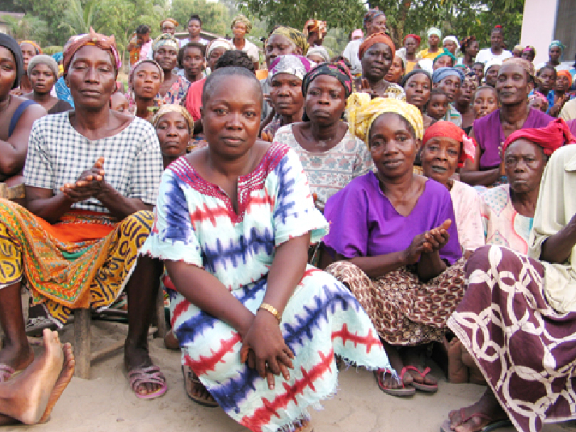 利比里亞婦女等待公義的降臨