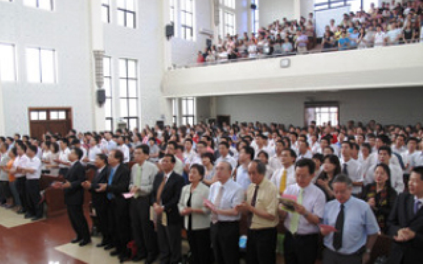 「中國麥當勞之父」朱源和協和神學院佈道 近百人信主