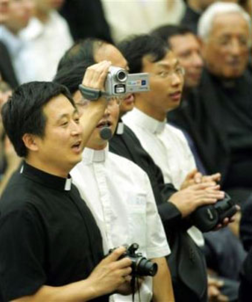 羅馬教宗半世紀以來首次會見中國官方天主教神父