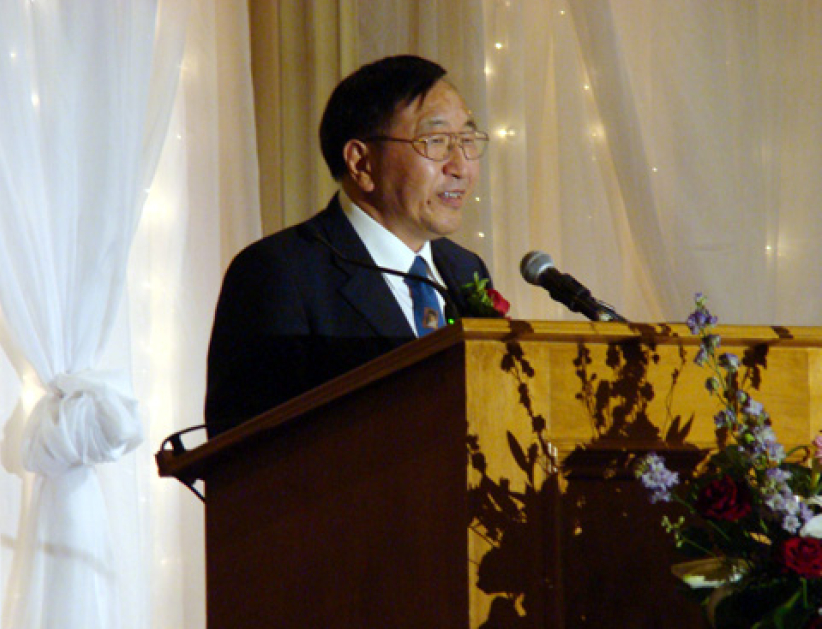 文更加國籌款 梁燕城盼讓中國新一代活得更有尊嚴