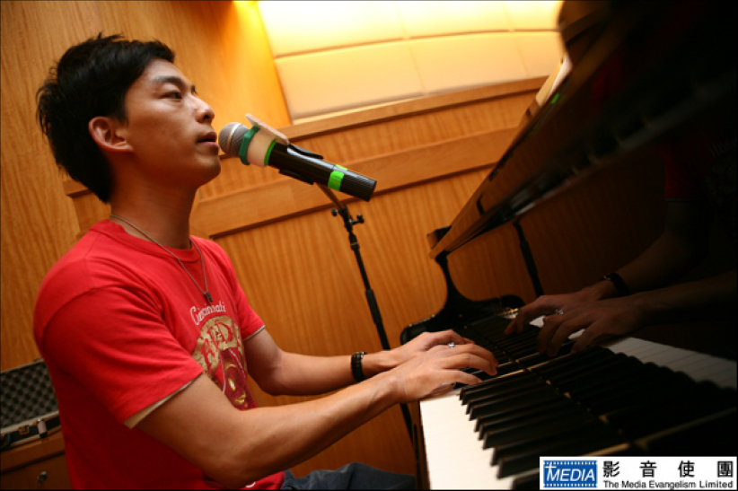 音樂人名人勉勵會考生 分享靠神反敗為勝之經歷