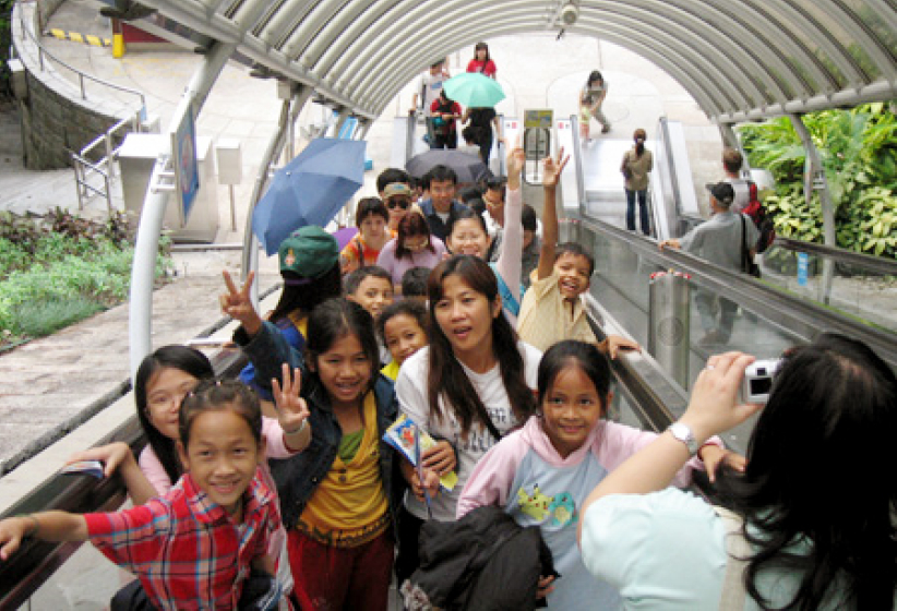 垃圾山兒童香港一日遊 留下笑聲與美夢