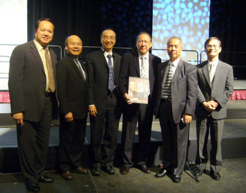 唐崇榮博士多倫多大型佈道會圓滿結束