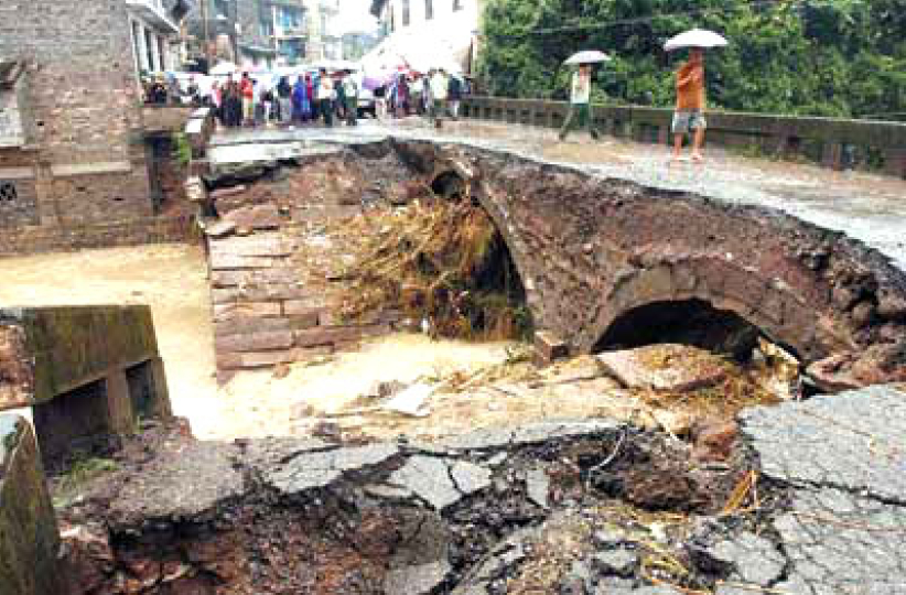 四川暴雨停歇 106人在洪災中喪生