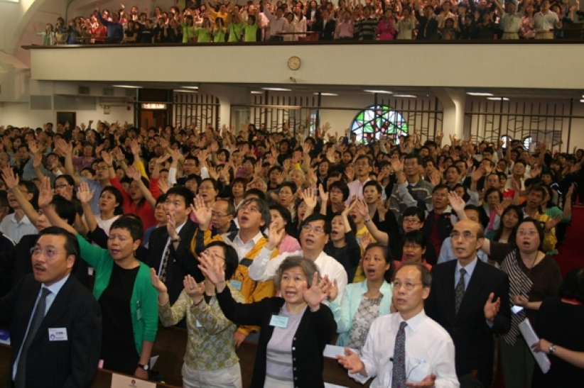 「我們來，為這城坐下哭泣！」