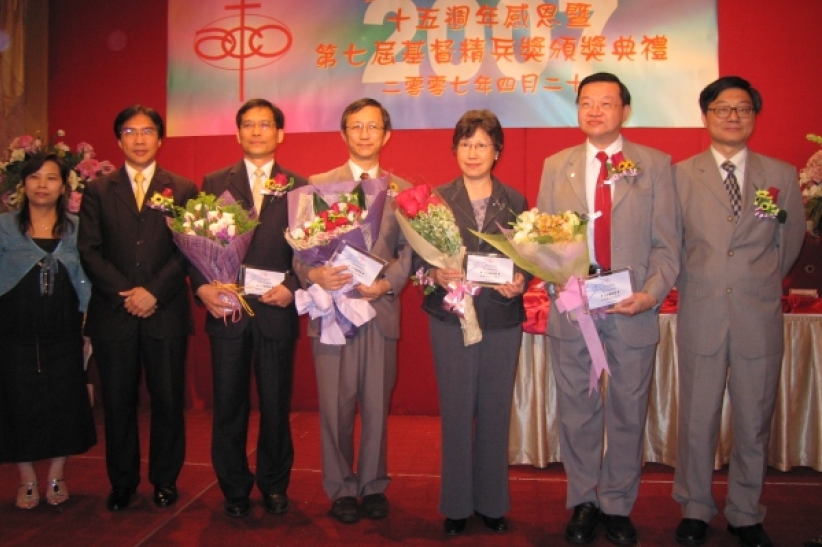 三十三名機構同工捧「基督精兵獎」
