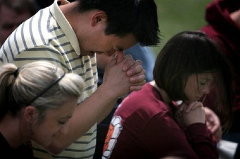 美學生有人為仇敵禱告 · 有人尋問「神在哪裏」