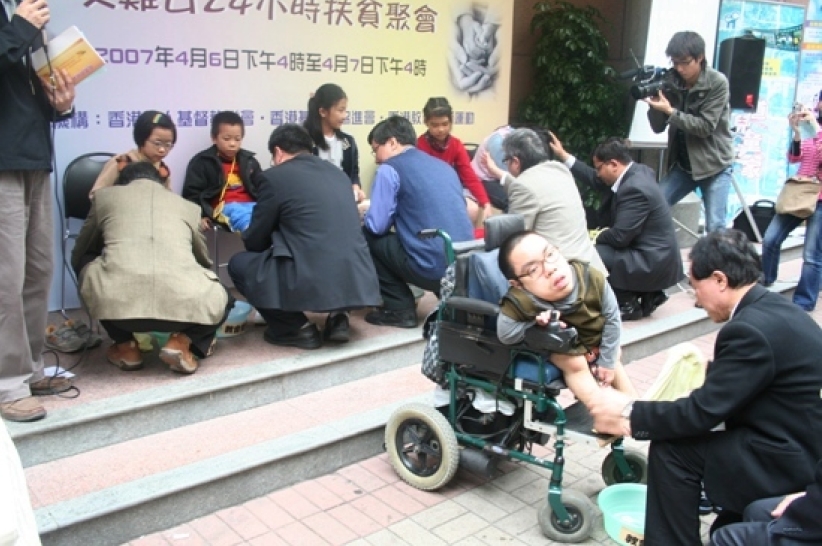 謙卑服侍 為貧童洗腳 「禁食馬拉松」24小時祈禱聚會舉行