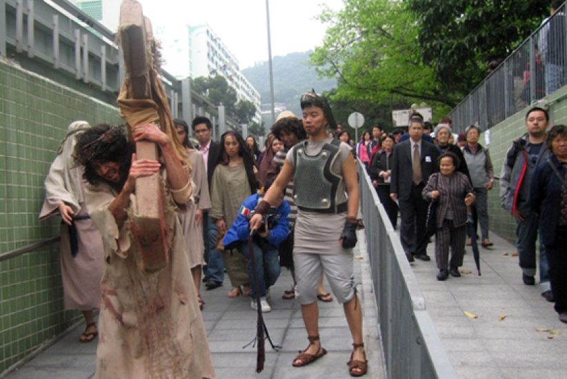 耶穌受難苦路 街頭逼真重現