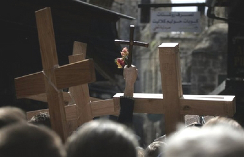 朝圣者聚集耶路撒冷纪念耶稣受难日