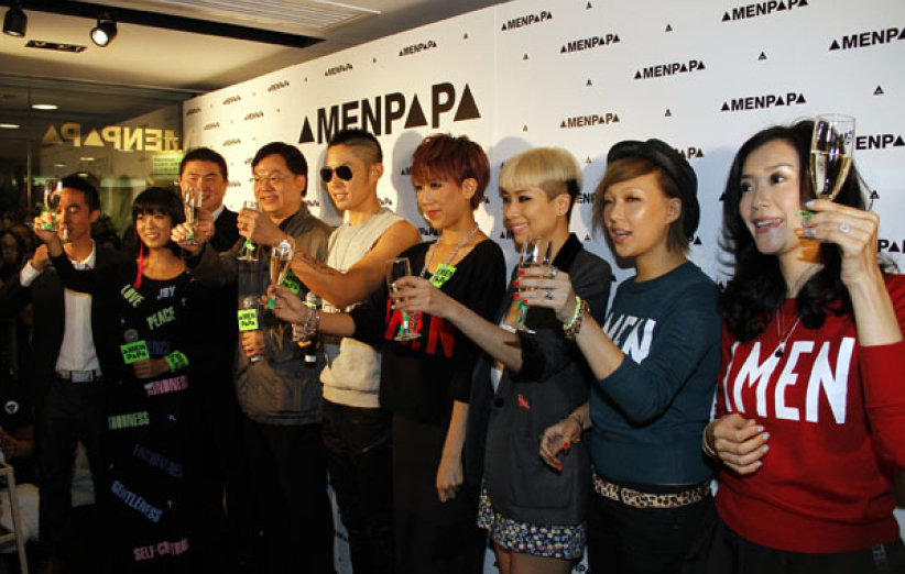 吴建豪低潮读《圣经》 钟舒漫手臂赠经文