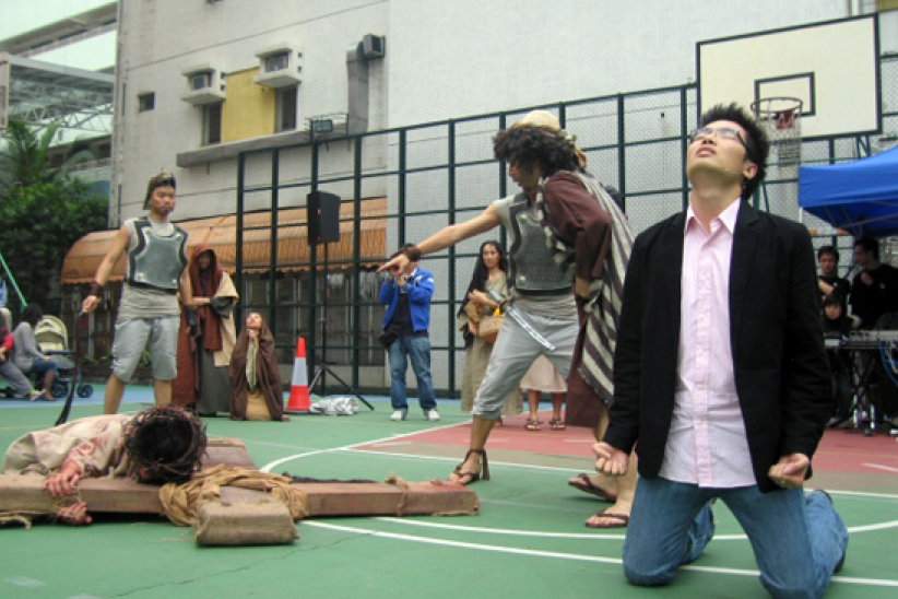 耶穌受難苦路 街頭逼真重現