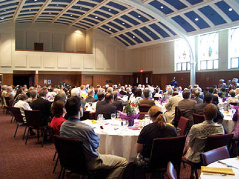 中國基督教兩會代表團分享三自教會今昔