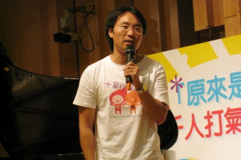 吕Sir激励学生订立目标努力 定能见成绩