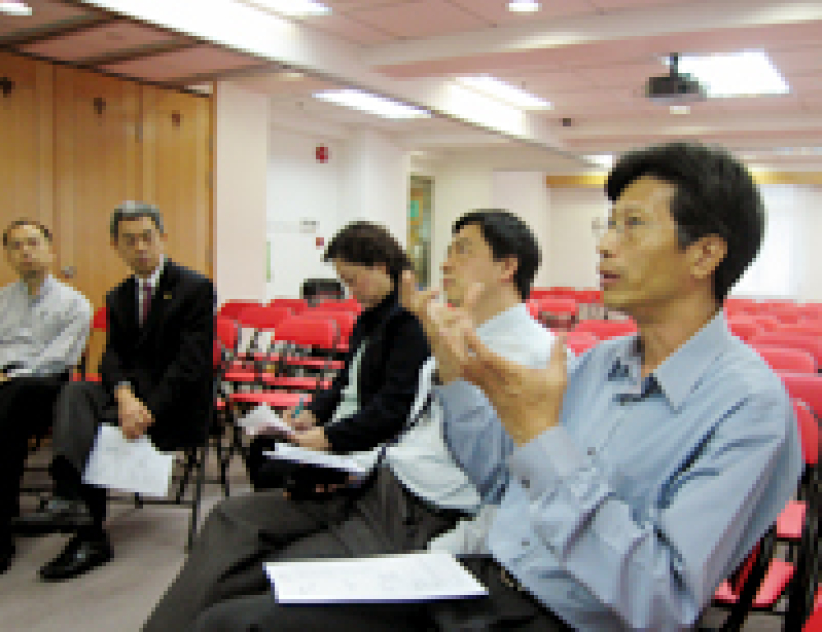 前線扶貧零碎充飢 財主穿紫袍聚歛錢財