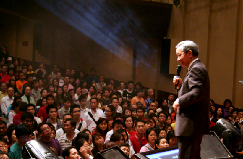 蔡元雲「孖孫」上台 「神大愛」歌曲見證感動滿場 