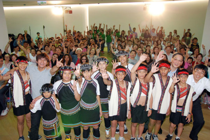 王宏恩、郭静《阿奈的好朋友》音乐会 全台湾星巴克举行