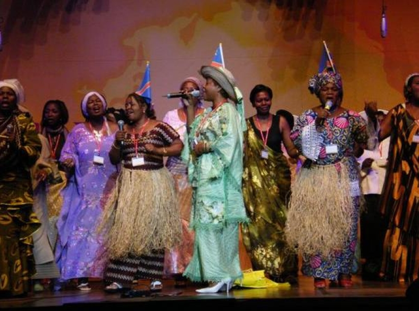 港姊妹赴全球姊妹大會 福音自由度大對比