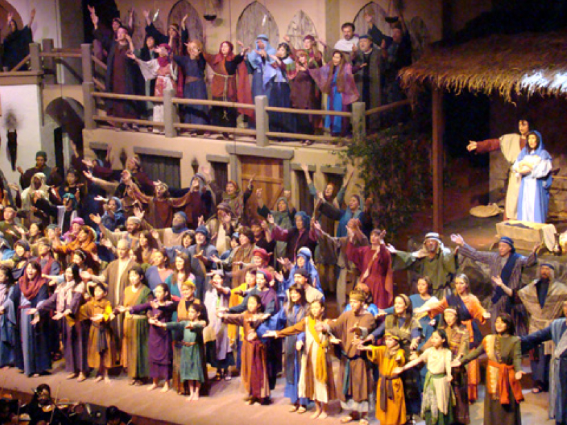 加國大型聖誕歌舞劇上演 提醒動蕩不安時代保持確信