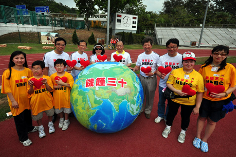 「苦力議員」「饑饉小兄弟兵」挨餓30小時助貧童