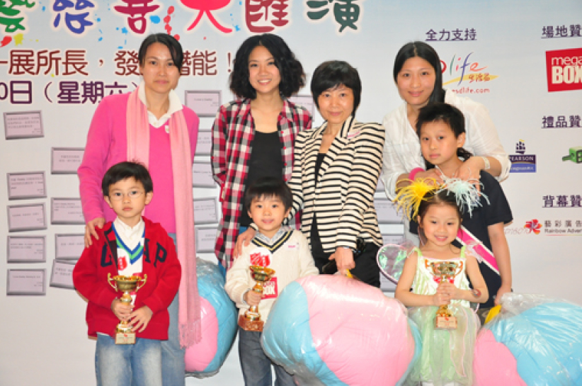 兒童才藝表演頌讚親恩 胡諾言及At17盧凱彤暢談與家人相處之道