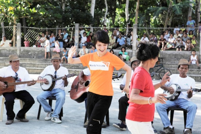 李心潔及彭順蜜月之旅—將愛帶進菲律賓貧困社區