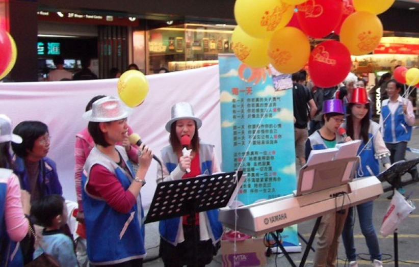 汽球糖水嘉年華 港九各地區街頭宣告「神是愛」